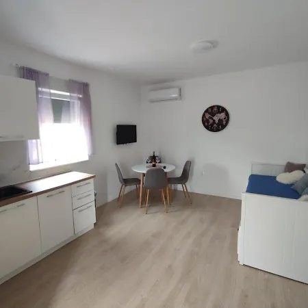 Apartamento Anamarija *